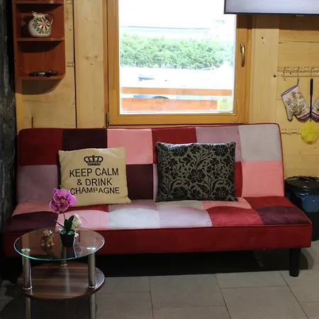 Stylovy Zrub Martina A S Kupacou Kadou A Detskym Ihriskom! Sebesér