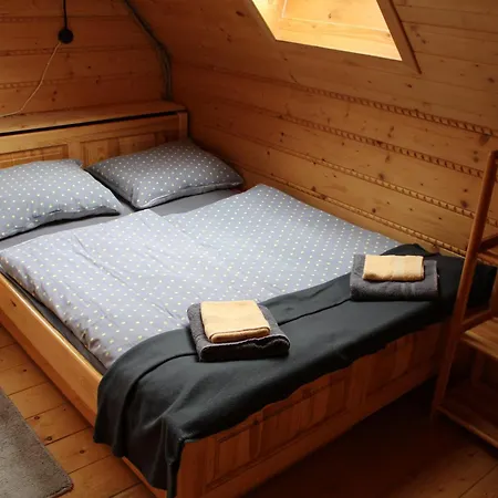 Stylovy Zrub Martina A S Kupacou Kadou A Detskym Ihriskom! * Sebesér